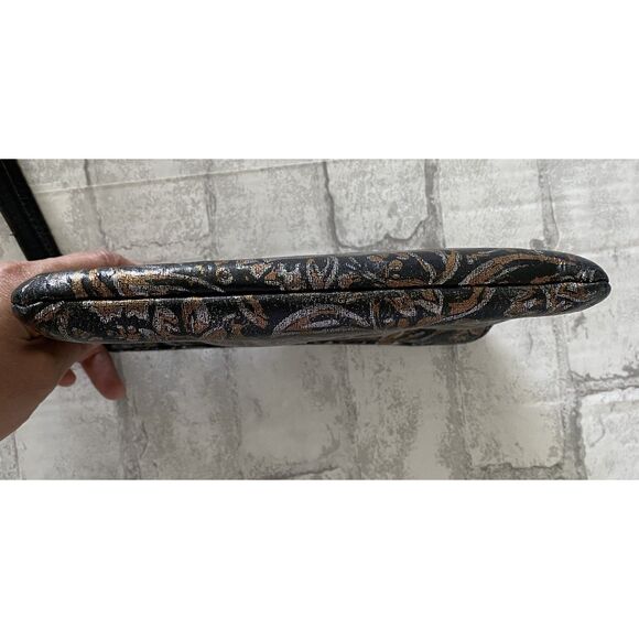 Patricia Nash Tri-Color Cassini Wristlet – Metallic Leather with Zip Closure - Picture 4 of 6